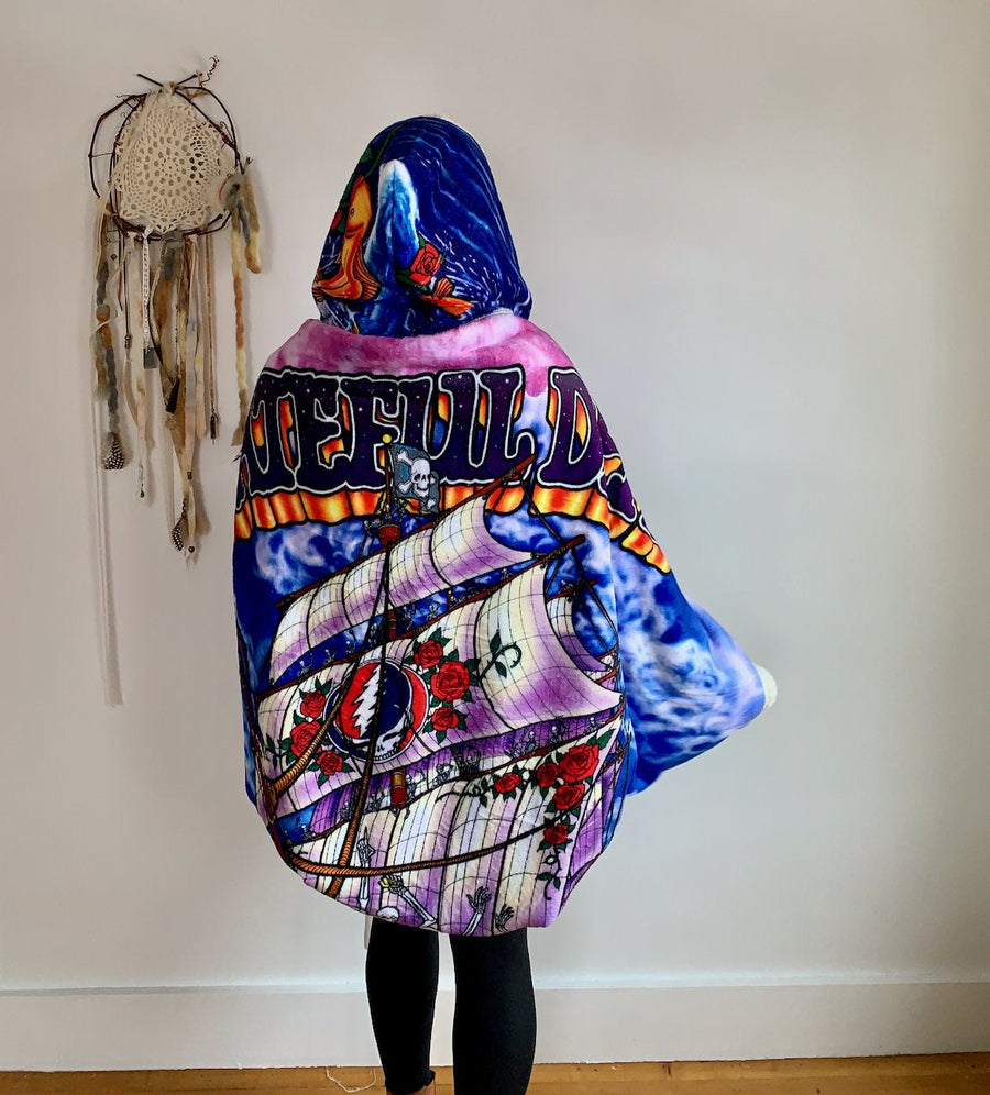 One Size. Cozy Ship Of Fools Grateful Dead Tie Dye Fleece Hooded Jacket Poncho with Toggle Buttons